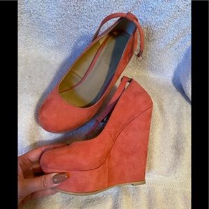 Suede wedges with strap